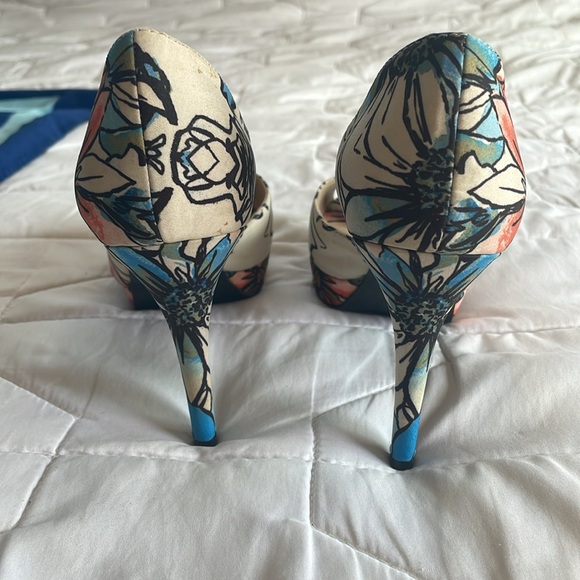 Nine West peep toe heels. - Picture 6 of 6